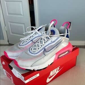 Nike Air Max 2090 Women's Sneakers - White and Pink